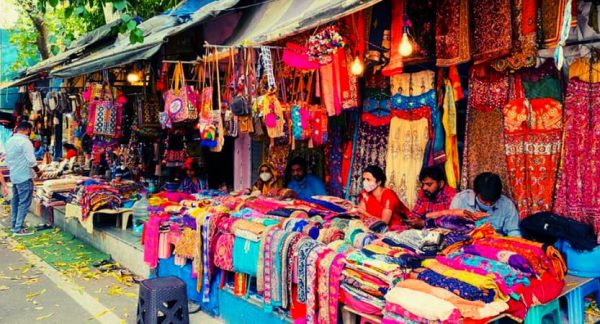 tourist shopping in jodhpur